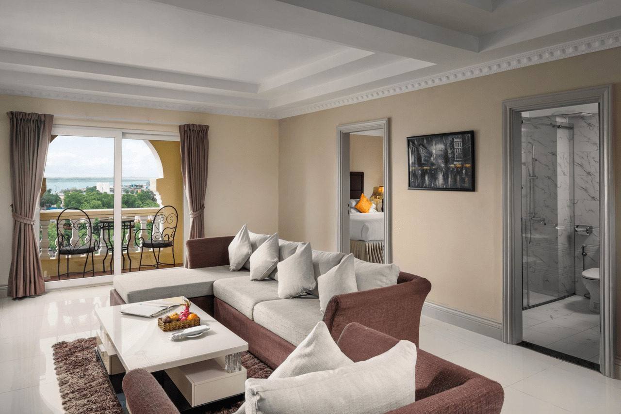 Family Suite Living room Family